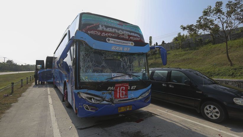 Bus Rombongan Mudik BUMN Terlibat Tabrakan Beruntun di Tol Cipali - Bagian 3