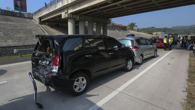 Bus Rombongan Mudik BUMN Terlibat Tabrakan Beruntun di Tol Cipali - Bagian 4