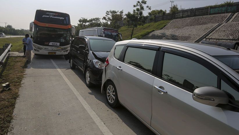 Bus Rombongan Mudik BUMN Terlibat Tabrakan Beruntun di Tol Cipali - Bagian 6