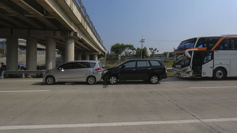 Bus Rombongan Mudik BUMN Terlibat Tabrakan Beruntun di Tol Cipali - Bagian 7