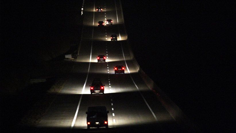 Mobil Pemudik Melintasi Tol Fungsional Bocimi Tanpa Penerangan Jalan - Bagian 1