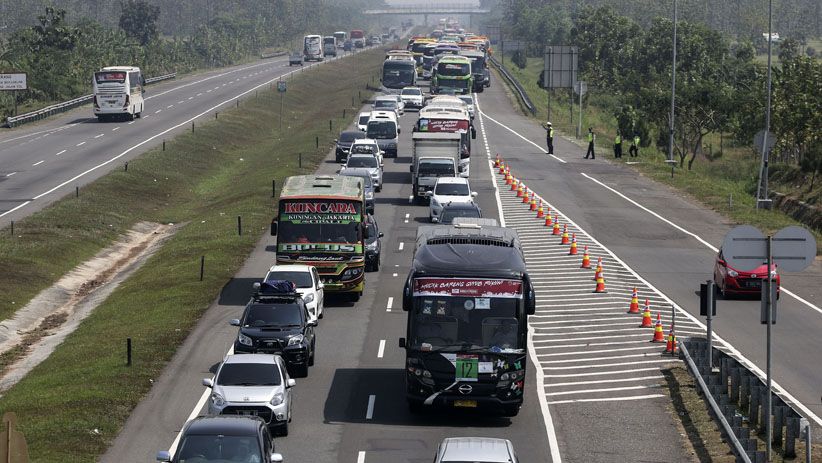 Macet Panjang di Tol Cipali Siang Ini - Bagian 5
