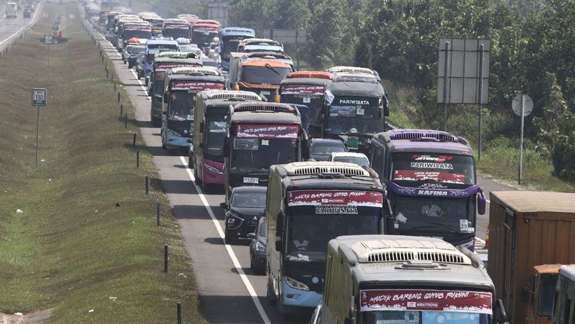 Macet Panjang di Tol Cipali Siang Ini - Bagian 3