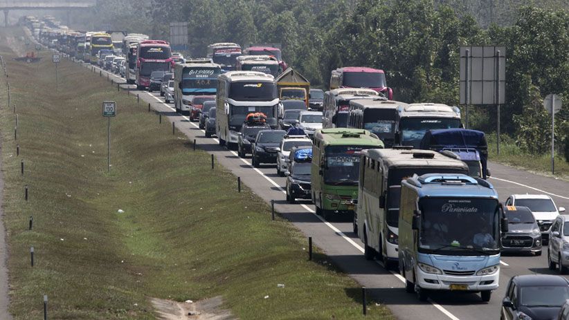 Macet Panjang di Tol Cipali Siang Ini - Bagian 2