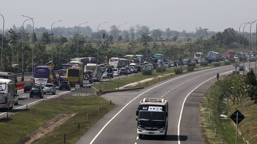 Macet Panjang di Tol Cipali Siang Ini - Bagian 6