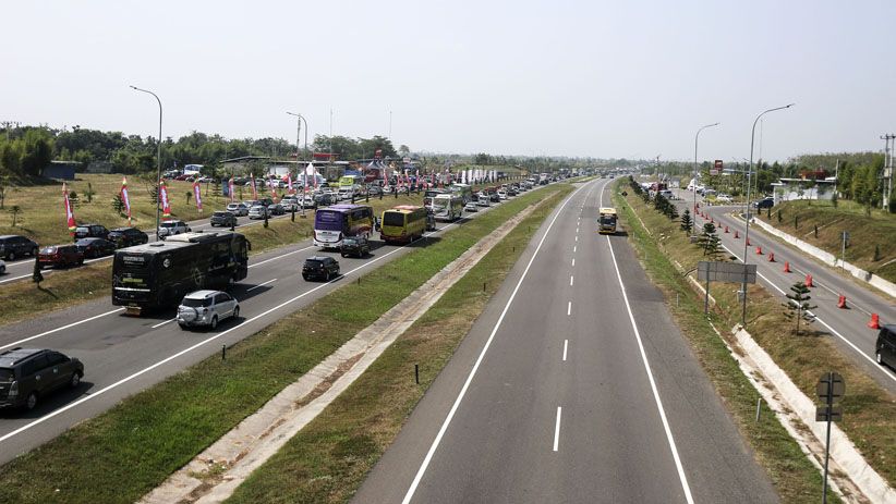Macet Panjang di Tol Cipali Siang Ini - Bagian 7