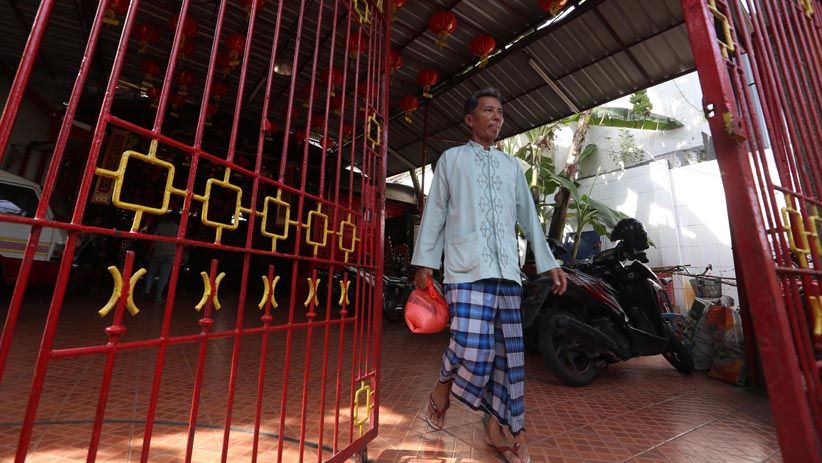 Kelenteng Cokro Bagikan Sembako Gratis untuk Kebutuhan Lebaran - Bagian 5