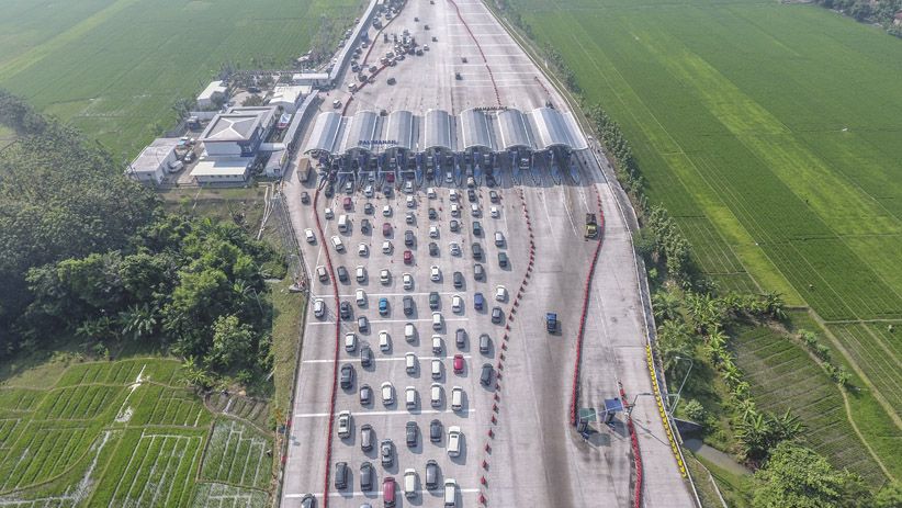 Tol Palimanan Mulai Dipadati Pemudik - Bagian 3