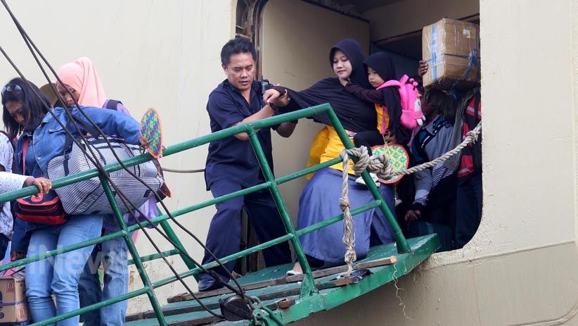 Ribuan Pemudik dari Balikpapan Tiba di Pelabuhan Tanjung Perak Surabaya - Bagian 2