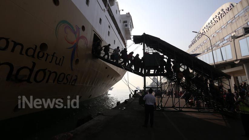 Ribuan Pemudik dari Balikpapan Tiba di Pelabuhan Tanjung Perak Surabaya - Bagian 5