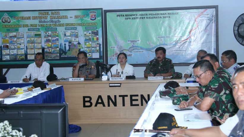 Panglima TNI dan Kapolri Tinjau Pengamanan Arus Mudik di Pelabuhan Merak - Bagian 4