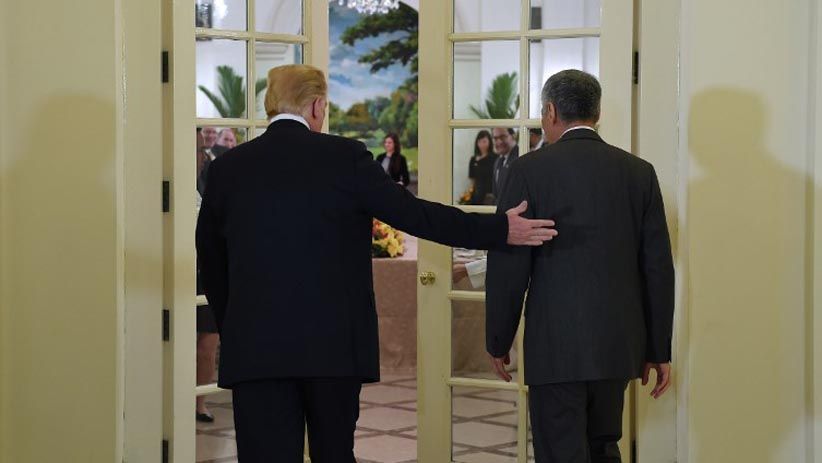 Presiden Donald Trump Bertemu PM Lee Hsien Loong di Istana Singapura - Bagian 3