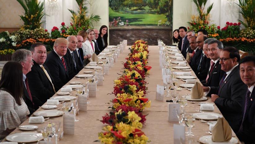 Presiden Donald Trump Bertemu PM Lee Hsien Loong di Istana Singapura - Bagian 4