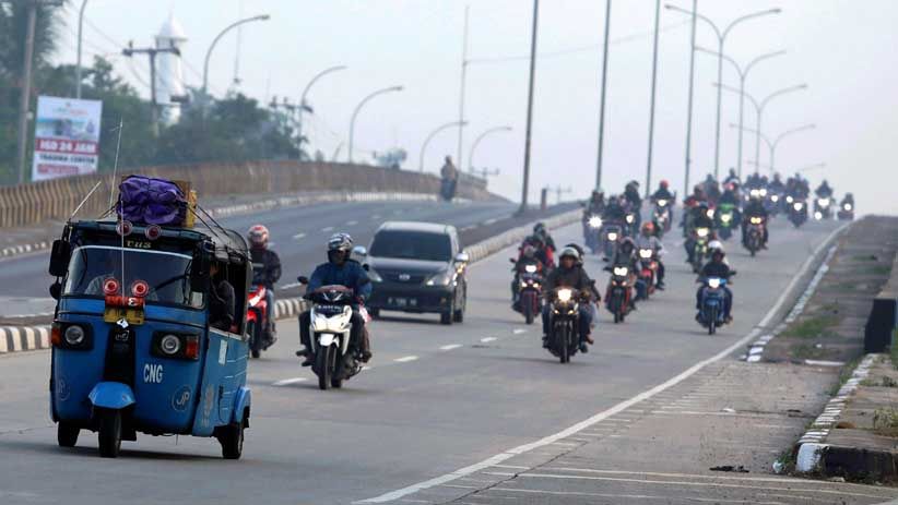 Pemudik Ini Pulang Kampung Naik Bajaj - Bagian 2
