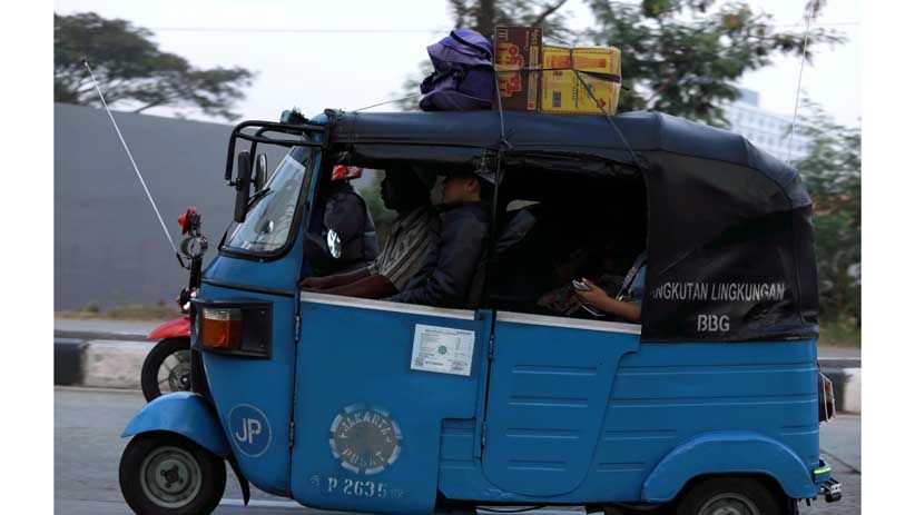 Pemudik Ini Pulang Kampung Naik Bajaj - Bagian 4