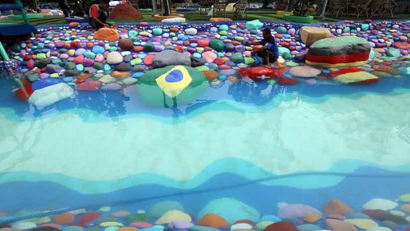 Batu-Batu Cikao Water Park Dihiasi Bendera Peserta Piala Dunia 2018 - Bagian 5