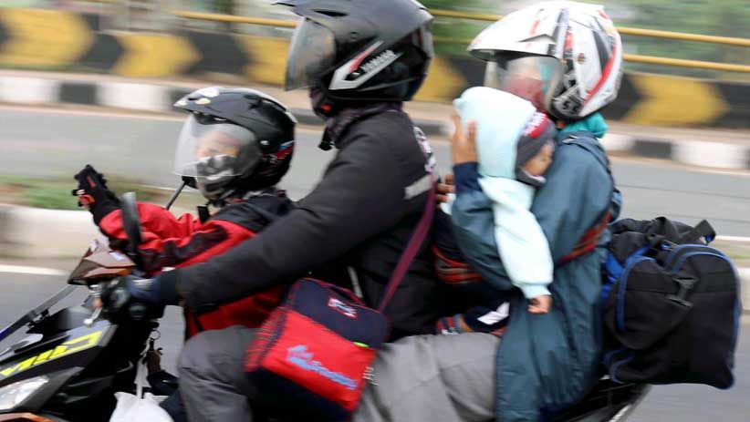Abaikan Keselamatan, Pemudik Motor Bawa Muatan Melebihi Kapasitas - Bagian 3