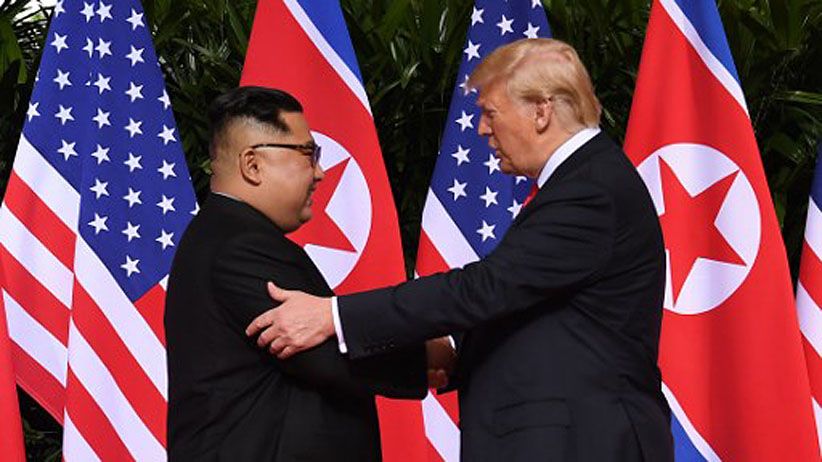 Momen Akrab 48 Menit Pertemuan Donald Trump dan Kim Jong Un - Bagian 1