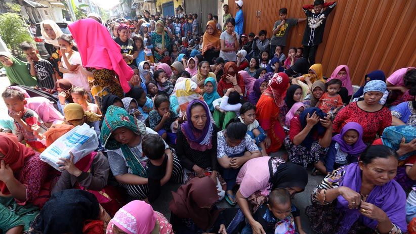 Ribuan Warga Antre Pembagian Zakat Mal di Surabaya - Bagian 2