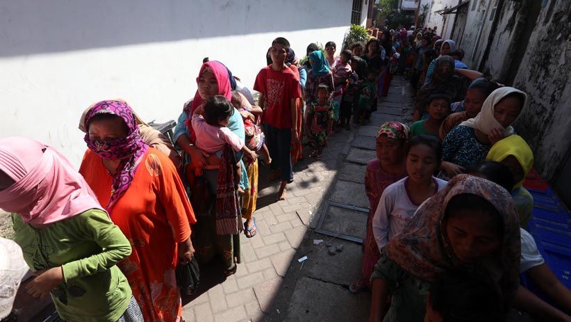Ribuan Warga Antre Pembagian Zakat Mal di Surabaya - Bagian 3
