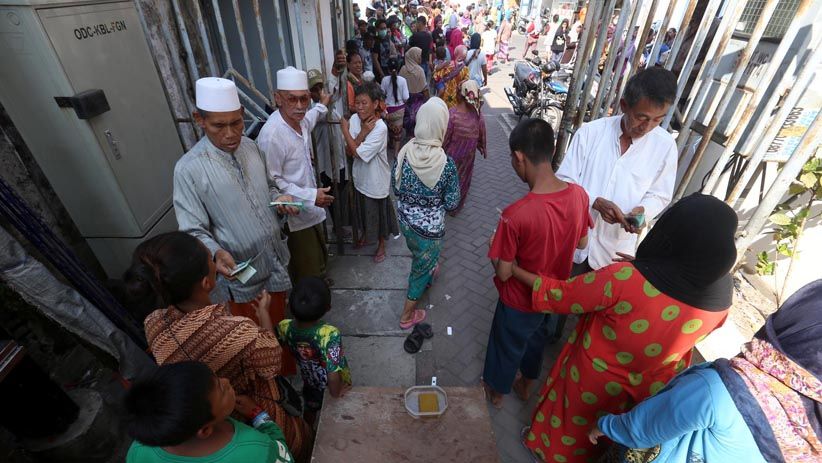 Ribuan Warga Antre Pembagian Zakat Mal di Surabaya - Bagian 4