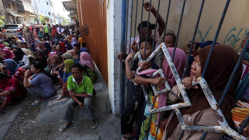 Ribuan Warga Antre Pembagian Zakat Mal di Surabaya - Bagian 6