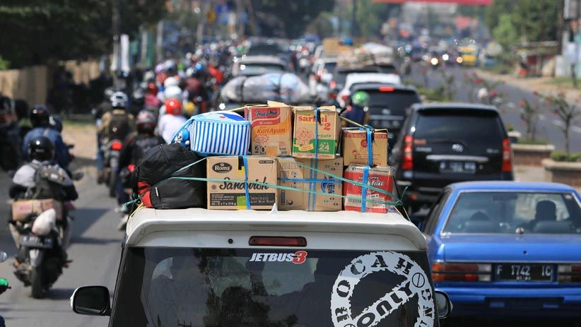 Jalur Alternatif Karawang Dipadati Pemudik, Lalu Lintas Tersendat - Bagian 5