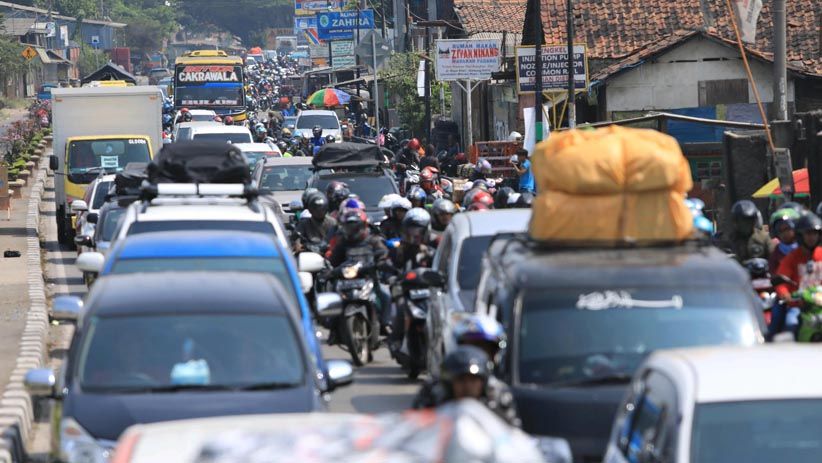 Jalur Alternatif Karawang Dipadati Pemudik, Lalu Lintas Tersendat - Bagian 3