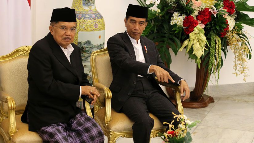 Pakai Sandal Jepit di Istana Bogor, Warga Antre Bersalaman dengan Jokowi-JK - Bagian 10