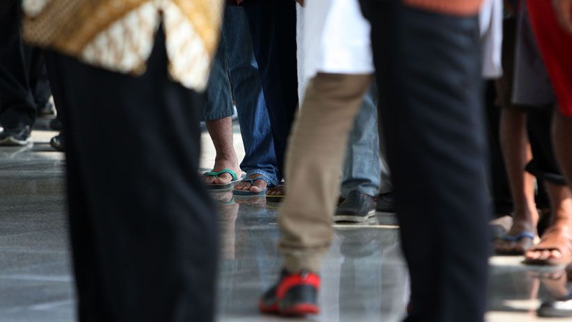 Pakai Sandal Jepit di Istana Bogor, Warga Antre Bersalaman dengan Jokowi-JK - Bagian 2