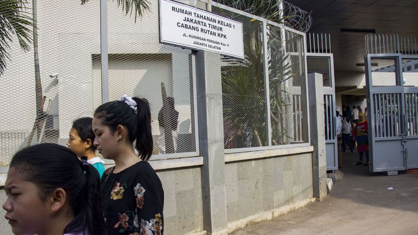 Lebaran di Balik Jeruji Besi, Tahanan KPK Dikunjungi Keluarga - Bagian 2