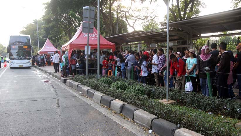 Antusiasme Warga Naik Bus Tingkat Gratis Keliling Kota Jakarta - Bagian 2