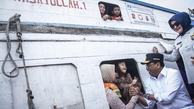 Menhub Cek Perlengkapan Keselamatan Penumpang Kapal Laut - Bagian 2