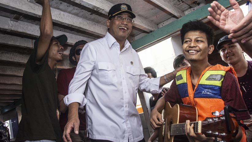 Menhub Cek Perlengkapan Keselamatan Penumpang Kapal Laut - Bagian 1