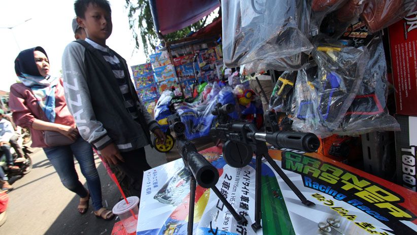 Pusat Jual Mainan Pasar Gembrong Diserbu Pembeli - Bagian 5