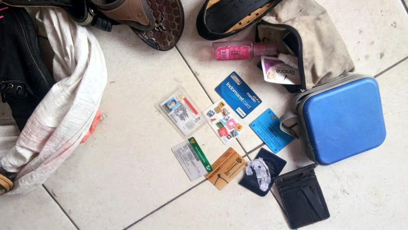 Barang-Barang Diduga Milik Korban Kapal Tenggelam di Danau Toba Ditemukan  - Bagian 1