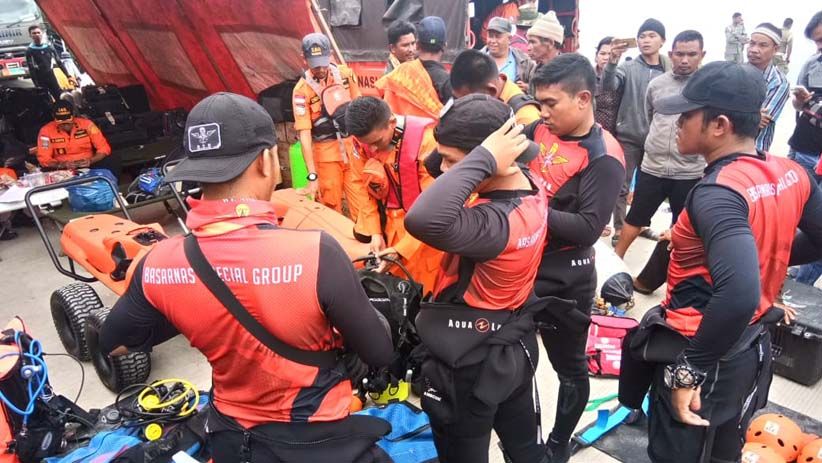 Basarnas Terjunkan Pasukan Elite Cari Korban Kapal Tenggelam  - Bagian 1