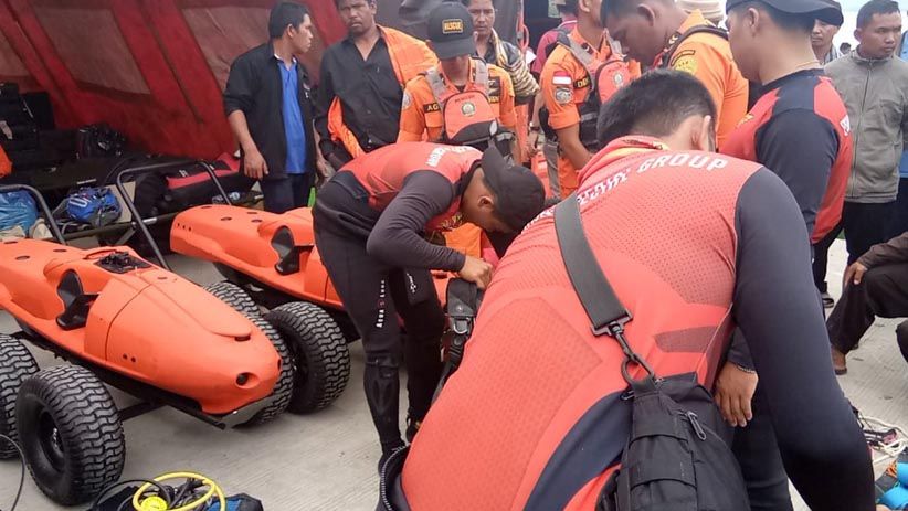 Basarnas Terjunkan Pasukan Elite Cari Korban Kapal Tenggelam  - Bagian 2