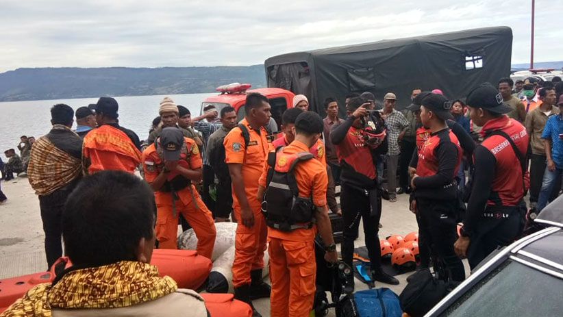 Basarnas Terjunkan Pasukan Elite Cari Korban Kapal Tenggelam  - Bagian 3