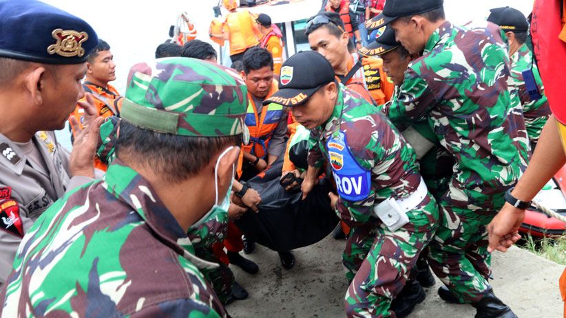 Hari Ketiga Kapal Tenggelam di Danau Toba, 160 Penumpang Masih Dicari - Bagian 3