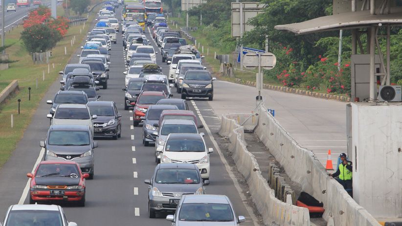 Sore Ini Polisi Berlakukan Satu Arah dari Tol Palimanan hingga Cawang  - Bagian 2