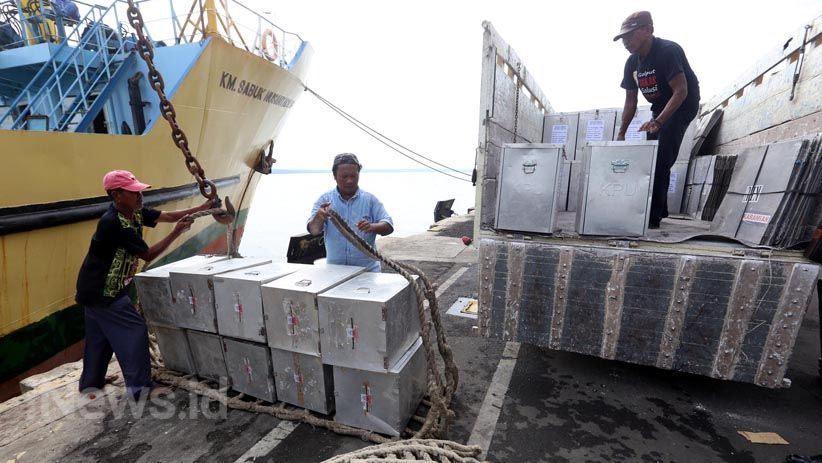 KPU Kirim Logistik Pilkada Jatim ke Masalembu Pakai Kapal Laut - Bagian 2