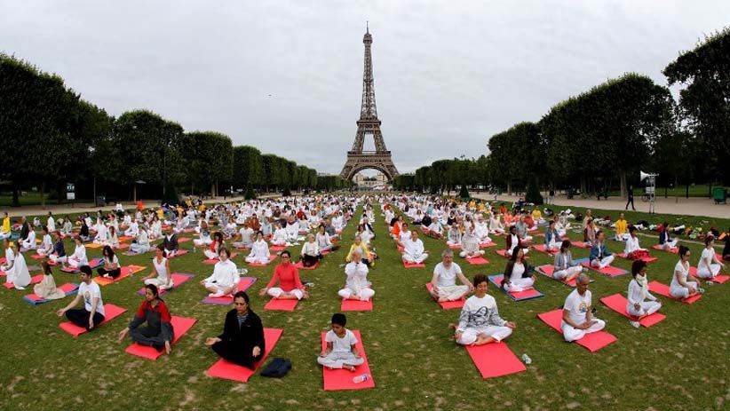 Warga Dunia Peringati Hari Yoga Internasional - Bagian 2