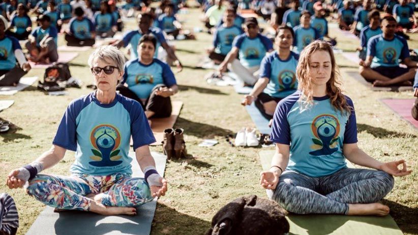 Warga Dunia Peringati Hari Yoga Internasional - Bagian 10