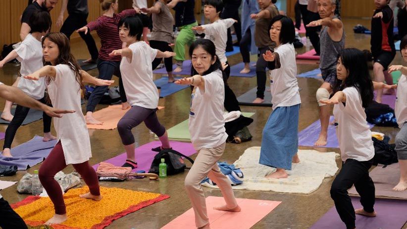 Warga Dunia Peringati Hari Yoga Internasional - Bagian 8