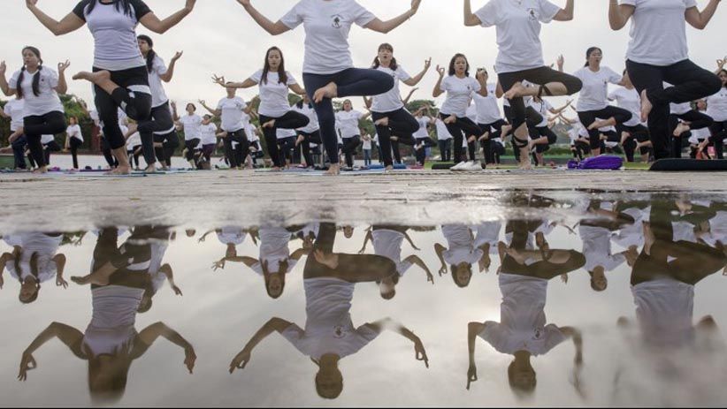 Warga Dunia Peringati Hari Yoga Internasional - Bagian 7
