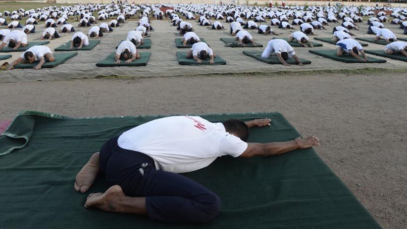 Warga Dunia Peringati Hari Yoga Internasional - Bagian 4