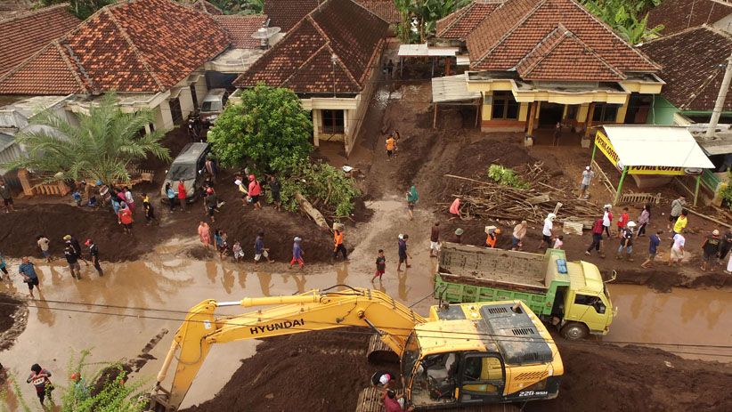 Foto-Foto Dampak Banjir Bandang di Banyuwangi, Ratusan Rumah Rusak - Bagian 12