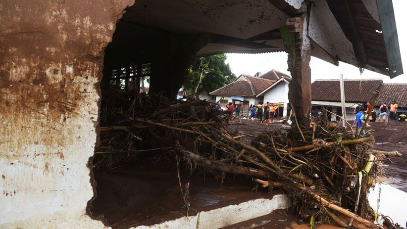 Foto-Foto Dampak Banjir Bandang di Banyuwangi, Ratusan Rumah Rusak - Bagian 11