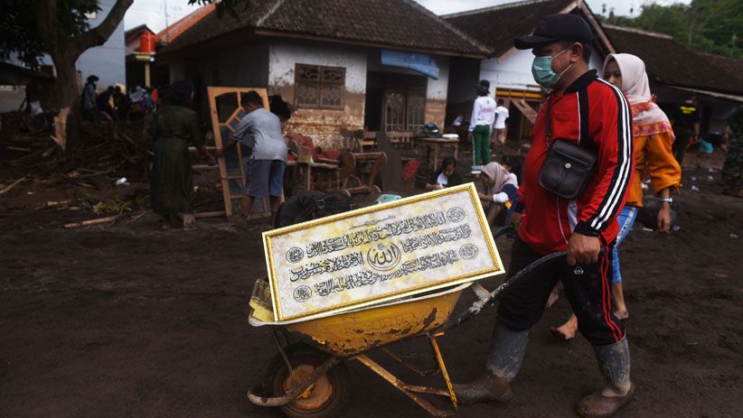 Foto-Foto Dampak Banjir Bandang di Banyuwangi, Ratusan Rumah Rusak - Bagian 7